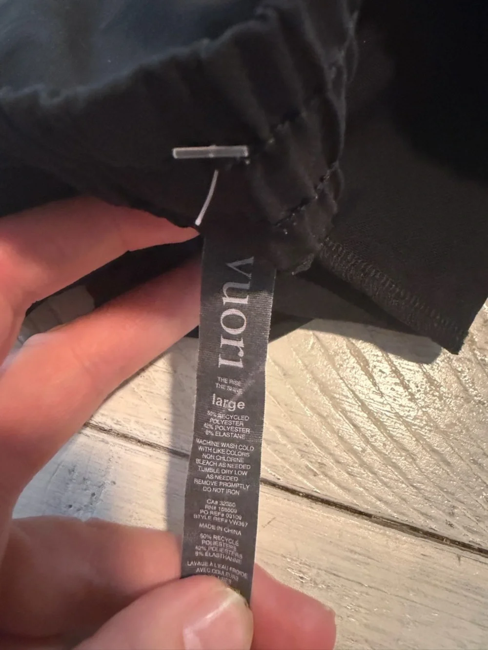 Vuori Villa Short Black Relaxed Travel Lightweight Women’s Size Large - Picture 6 of 6